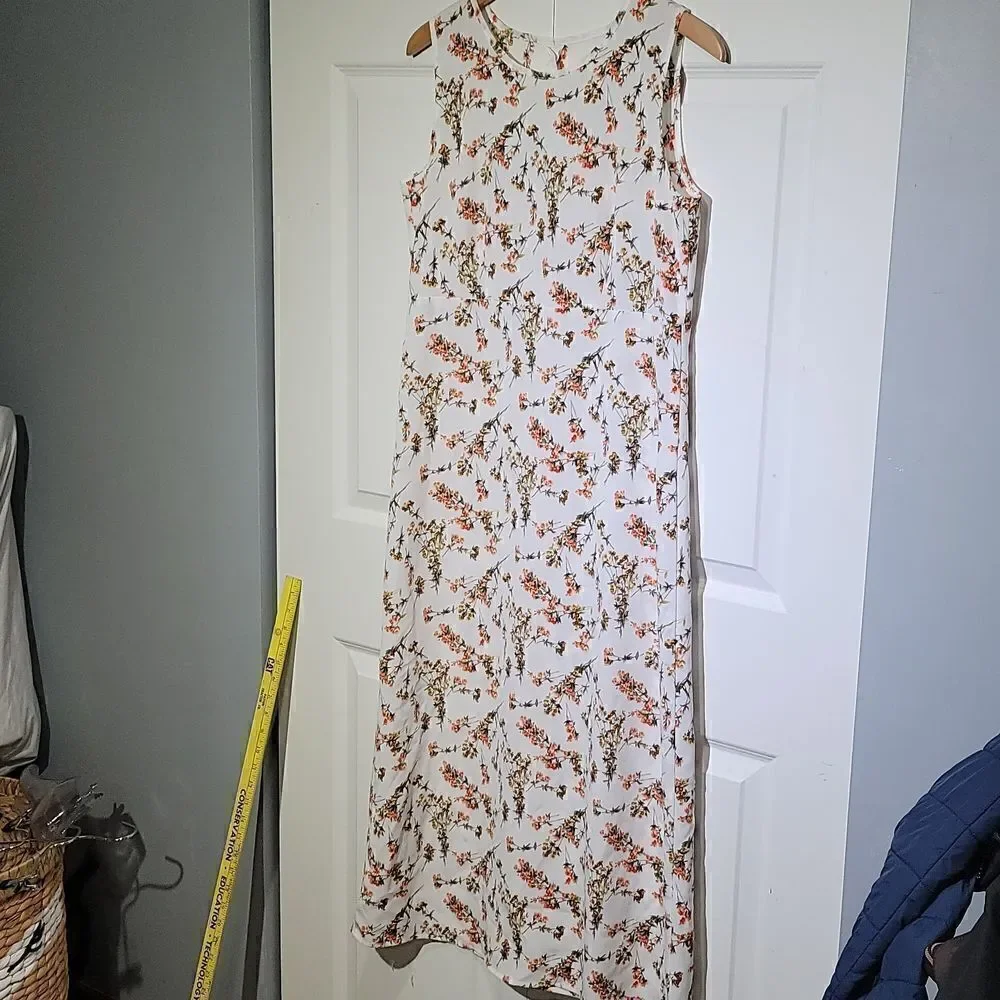𝅺VINTAGE 90's White Floral Midi Dress